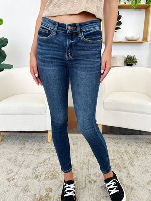 Judy Blue Mid Rise Classic Handsand Non Distressed Skinny Jeans