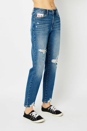 Judy Blue High Rise Queen Of Hearts Boyfriend Distressed Jeans