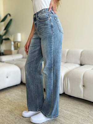 Judy Blue High Waist Light Wash Straight Leg Non Distressed Jeans