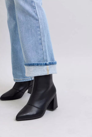 Judy Blue Mid Rise Brushed Thermal Bootcut Light Wash Jeans