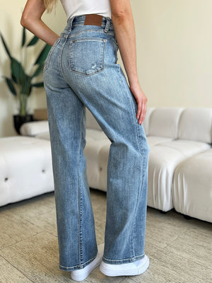 Judy Blue High Waist Light Wash Straight Leg Non Distressed Jeans