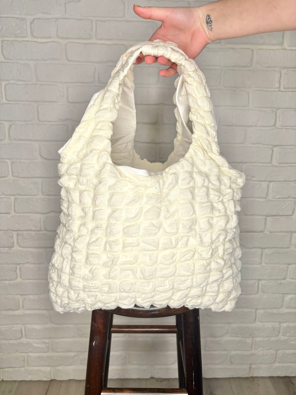 Day Out Cloud Tote Bag In Cream