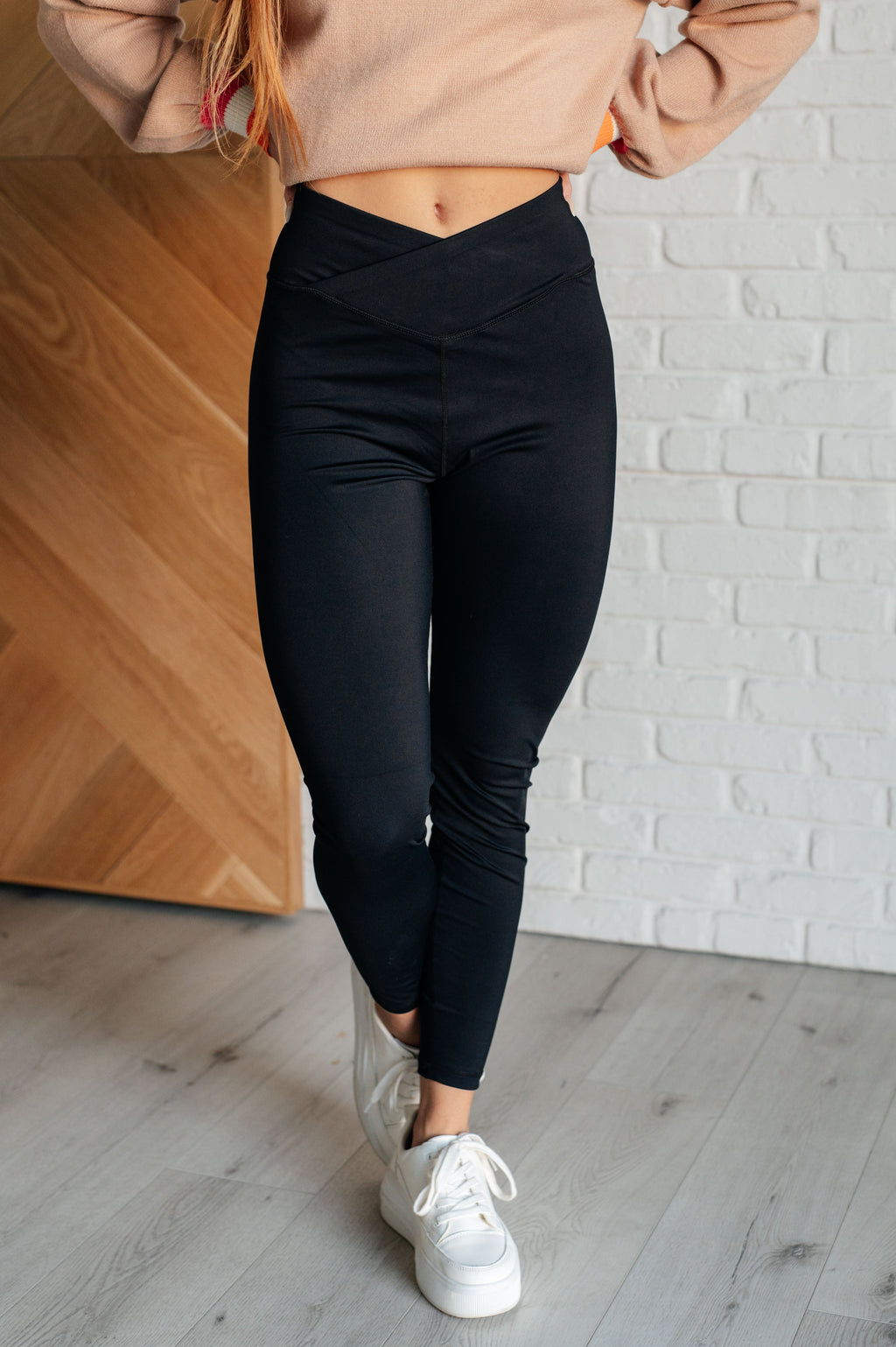 Do The Most Contouring V Front Athletic Leggings Black