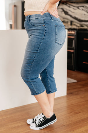 Judy Blue High Rise Cool Denim Pull On Non Distressed Capri Jeans
