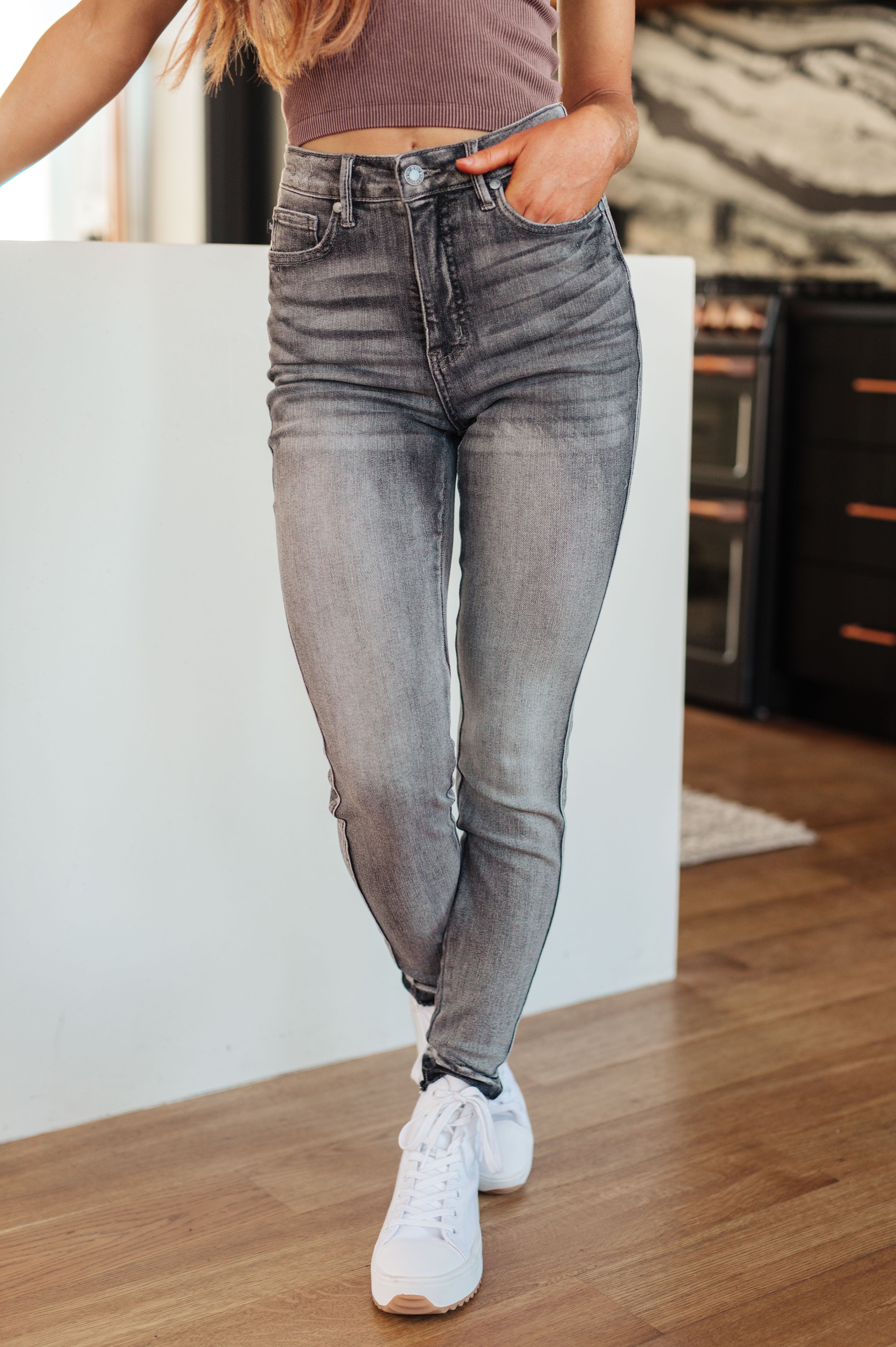 Judy Blue Hi Rise Tummy Control Release Hem Skinny in Washed Out