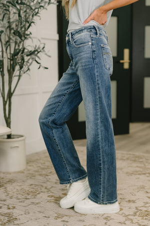 Judy Blue Mid Rise Vintage Medium Wash Straight Leg Jeans