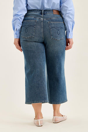 Judy Blue High Waist Dottie Wide Leg Crop Jeans in Medium Quarry Fade