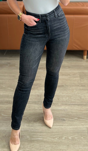 Judy Blue High Rise Control Top Skinny Jeans in Washed Black