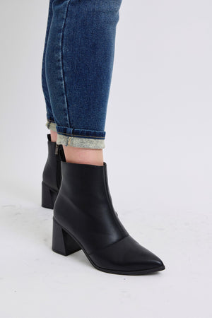 Judy Blue Mid Rise Dark Wash Brushed Thermal Skinny Jeans