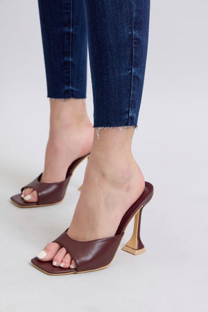 Judy Blue Mid Rise Adjustable Double Button Waist Raw Hem Skinny Jeans