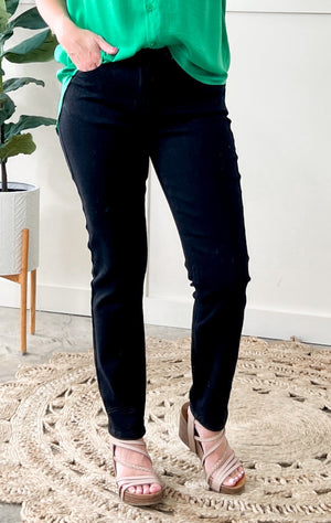 Judy Blue Mid Rise Slim Non Distressed Jeans in Black