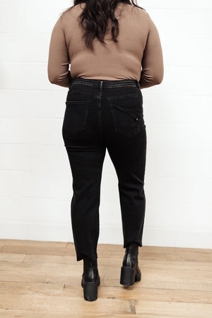 Risen High Waist Mom Fit Jeans In Black