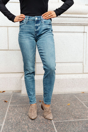 Judy Blue High Waisted Relaxed Fit Non Distressed Jeans