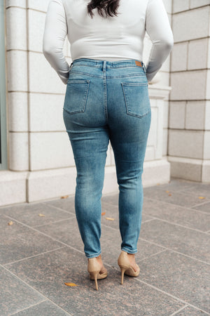 Judy Blue High Waisted Relaxed Fit Non Distressed Jeans