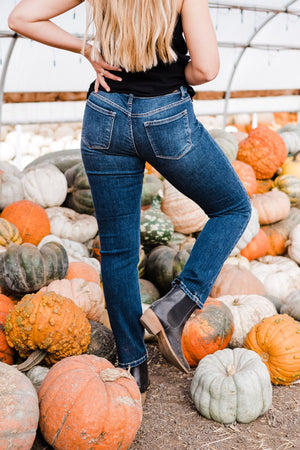 Judy Blue Mid Rise Straight Leg Non distressed Jean