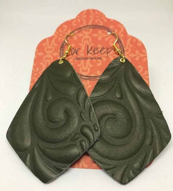 Leather Earring Olive - Kite shape - Swirl embossing